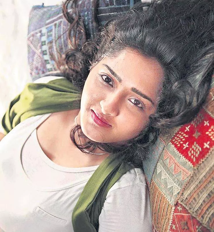 Malayalam actress Sanusha Santhosh molested on train - Sakshi