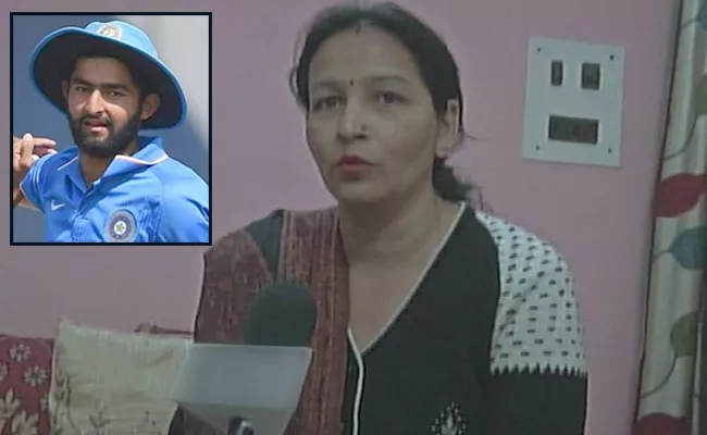 he said will return with the World Cup, says Shiva Singh mother - Sakshi