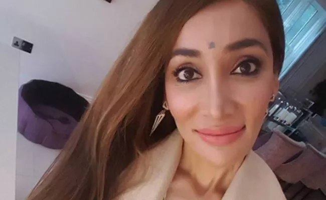 Sofia Hayat Blasts a Man Over Abusive Post - Sakshi