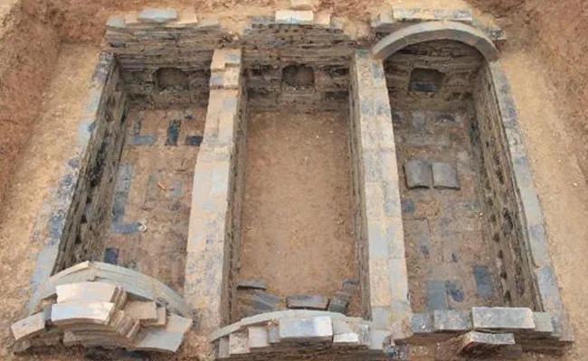 Oldest Tombs In Rudrama kota :Archaeological Department - Sakshi