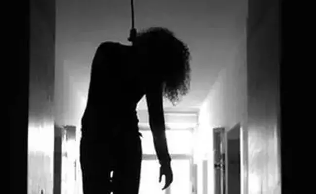 Bengal Woman Commits Suicide Due to Nude Photos - Sakshi