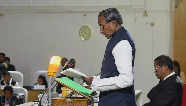 Criticism On Meghalaya governor Hindi speech in Assembly - Sakshi