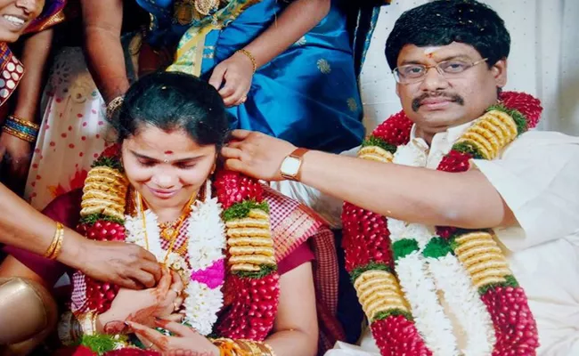 Woman claims she is married to Sasikala Pushpa's would-be husband - Sakshi