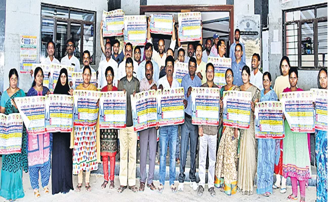 Employees Protest On Cps Policy - Sakshi