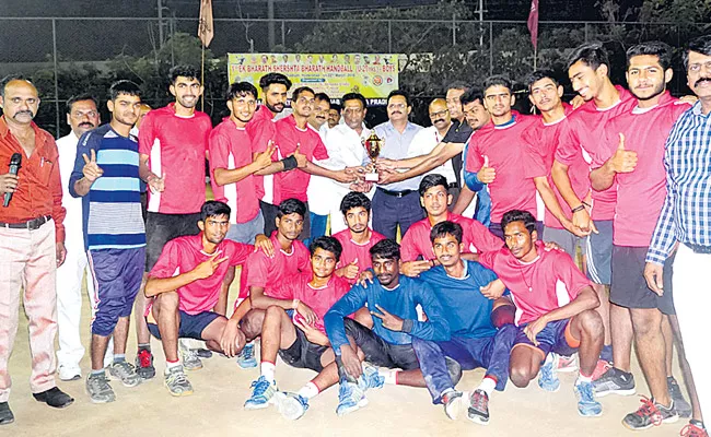 Telangana, haryana Win hand ball opener - Sakshi