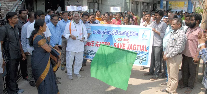 Water waste should be stopped: Jeevan Reddy - Sakshi