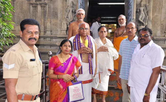 ISRO Director Visits Bhadradri Temple - Sakshi