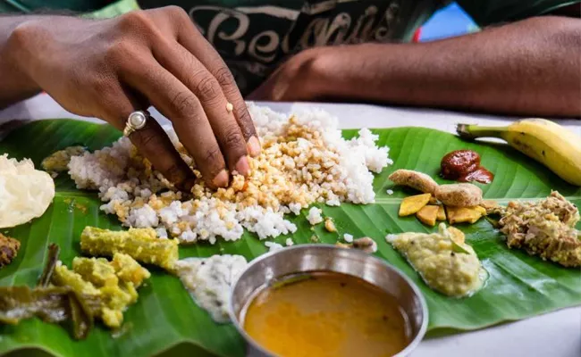 Kerala Restaurant Provide Free Food for People - Sakshi