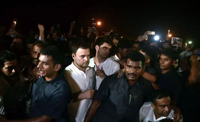 Rahul Gandhi leads candle-light march at India Gate with party leaders, thousands of supporters - Sakshi