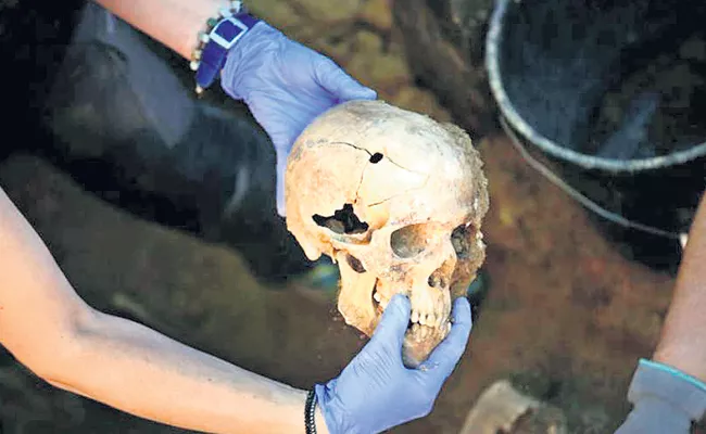 Indian Skull Should Be Buried In India - Sakshi
