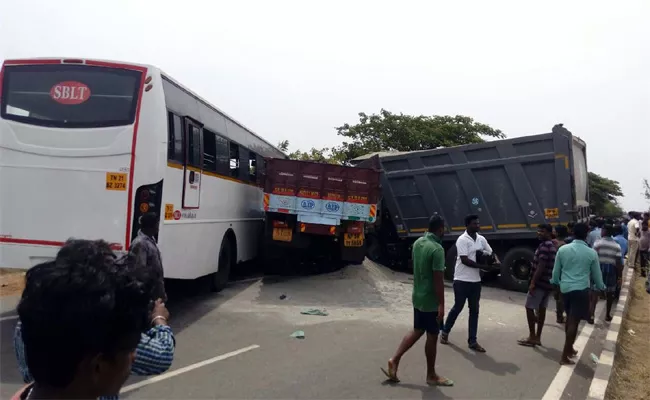 Road Accident On National Highway In Nellore - Sakshi