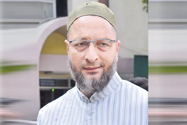 Asaduddin Owaisi Seeks Re-Trial In Mecca Masjid Blast Case - Sakshi
