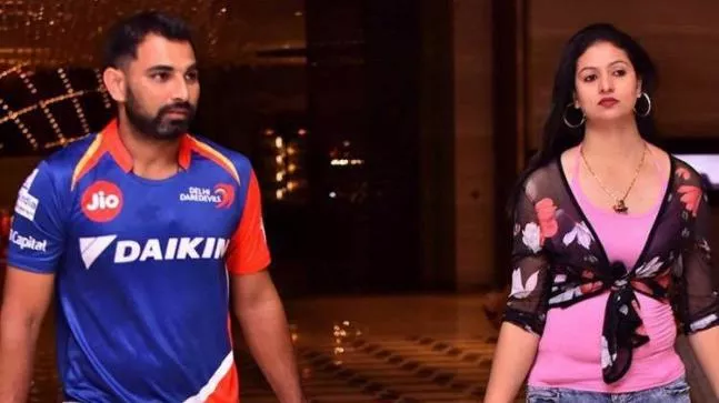 Now Hasin Jahan accuses Mohammed Shami of age-forgery - Sakshi