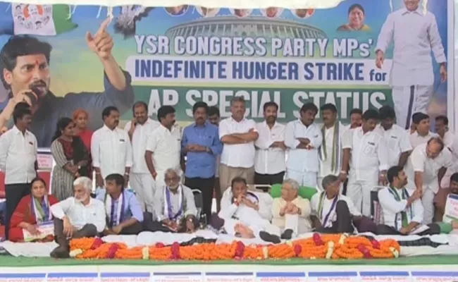 CPM Leader Sitaram yechuri Supports YSRCP MPs Hunger Strike - Sakshi