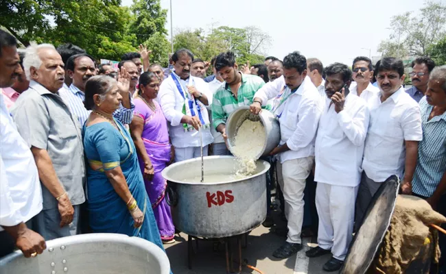 YSR Congress Relay Hunger Strike In Andhra Pradesh - Sakshi