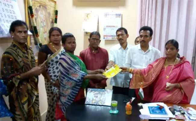 Issuing pension grants to Hijras - Sakshi
