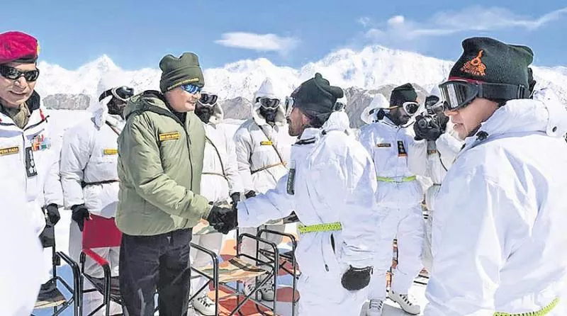 President Kovind visits Siachen Base Camp with army chief Bipin Rawat - Sakshi