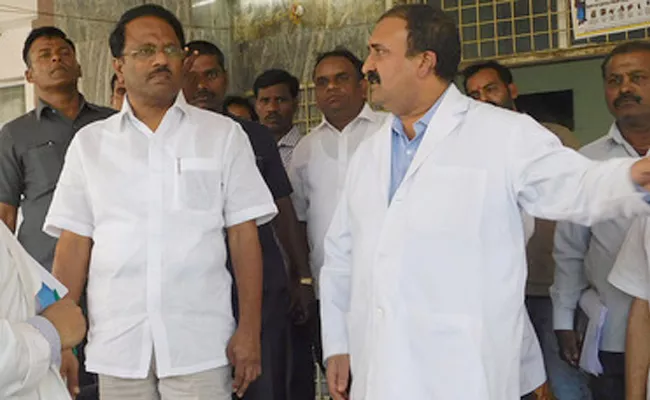 Minister Laxma Reddy Sudden Inspection In Osmania Hospital - Sakshi