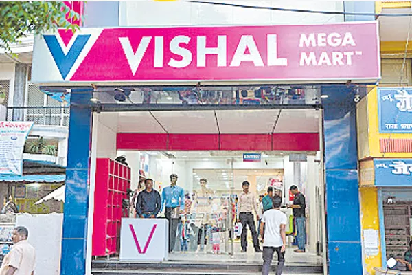 Private equities to buy Vishal Mega Mart for Rs 5000 crore - Sakshi