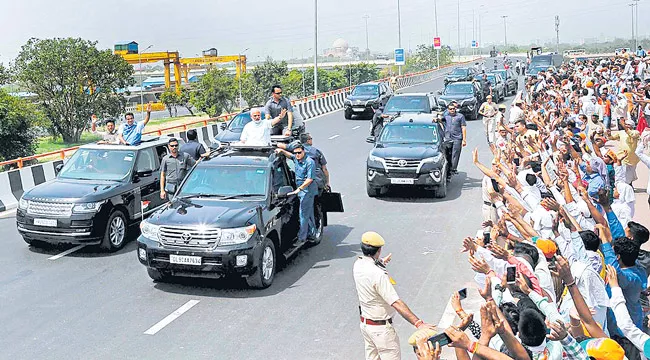 PM Modi inaugurates the first phase of Delhi-Meerut Expressway - Sakshi