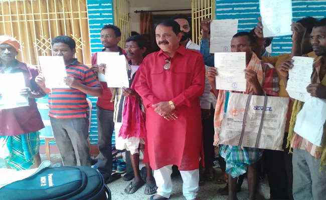 Ruling Party Leaders Giving Duplicate Pass Books For Votes In Orissa - Sakshi