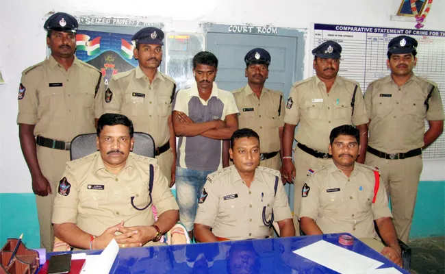 Inter State Thief Arrest In Krishna District - Sakshi