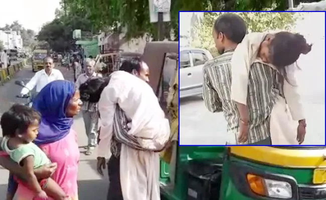Man Carries Wifes Dead Body On Shoulders In Badaun Of UP - Sakshi