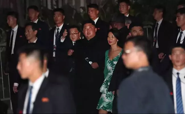 Kim Jong Un Surprise Visit In Singapore Streets - Sakshi