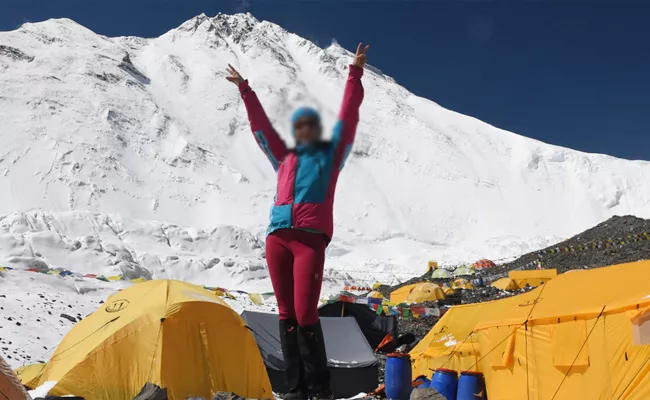 Climbers Turn Mount Everest into Mighty Dump - Sakshi