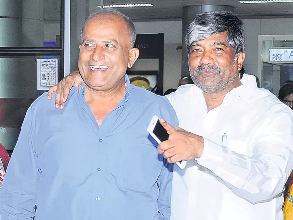 Minister Padma Rao Goud Meets His Childhood Friend After 40 Years - Sakshi