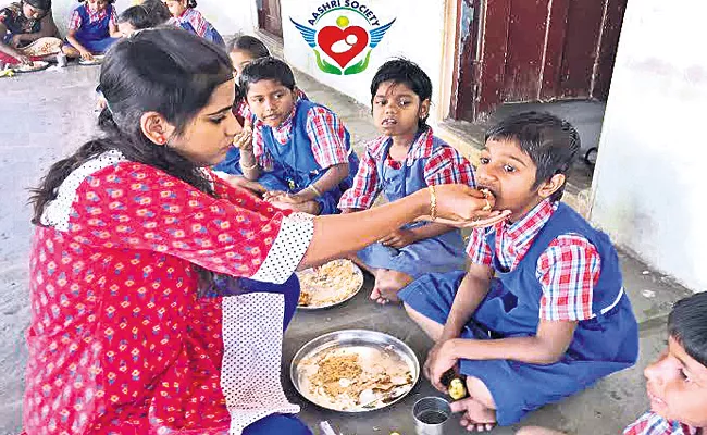 Prapurna Service For Elders And Orphan Child In hyderabad - Sakshi