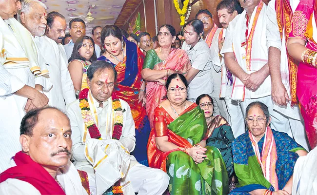 CM KCR Visited Vijayawada Kanaka Durgamma Temple - Sakshi