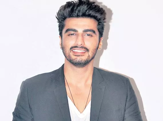 Arjun Kapoor gets a 'threat and request' from his grandmother - Sakshi