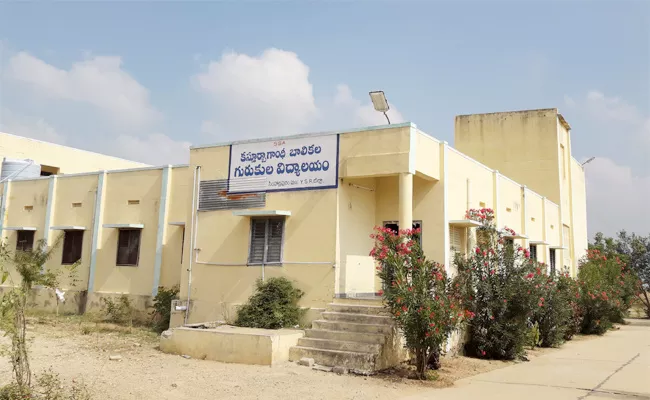 Kasthurba Gandhi School Admitions Delayed In YSR Kadapa - Sakshi
