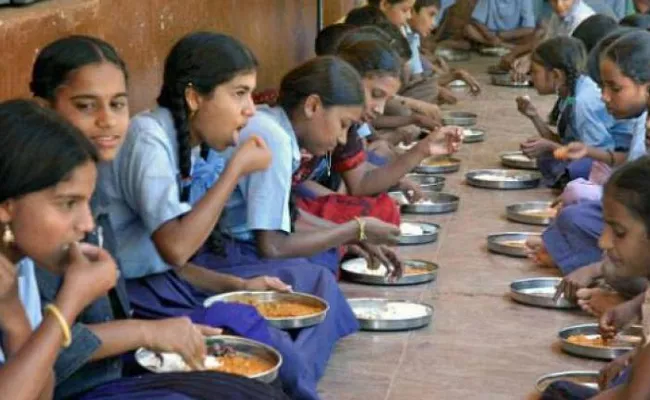 Midday Meal Contract Goes Private Companies In Prakasam - Sakshi