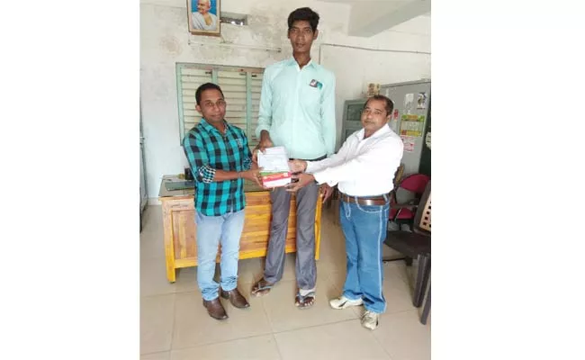 Tall Man Passed 10th Class In Srikakulam - Sakshi