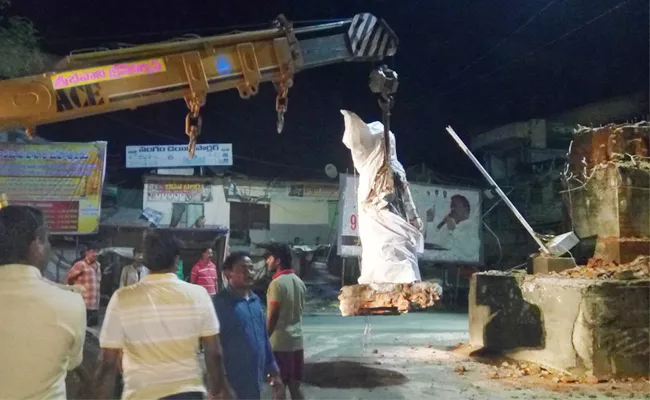 YSR And NTR Statues Removes Midnight In Guntur - Sakshi