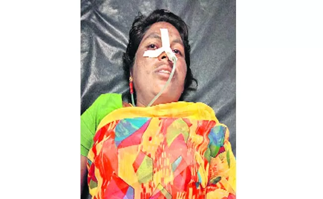 Women  Suicide Attempt In Nalgonda - Sakshi