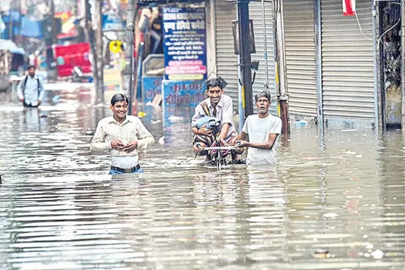 Rain fury claims 31 lives in UP; Yamuna breaches danger mark in Delhi - Sakshi