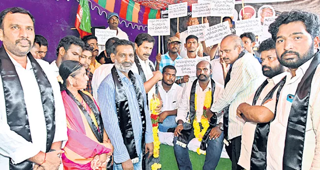 Nayee Brahmins Demand: Chandrababu Should Tender Apology - Sakshi