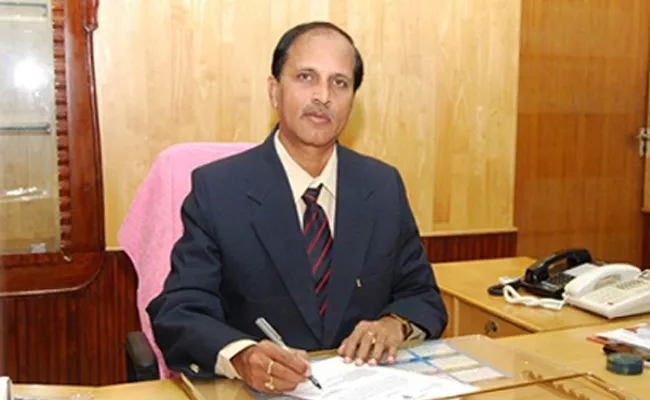 AU Registrar Uma Maheswara Rao Was Suspended - Sakshi