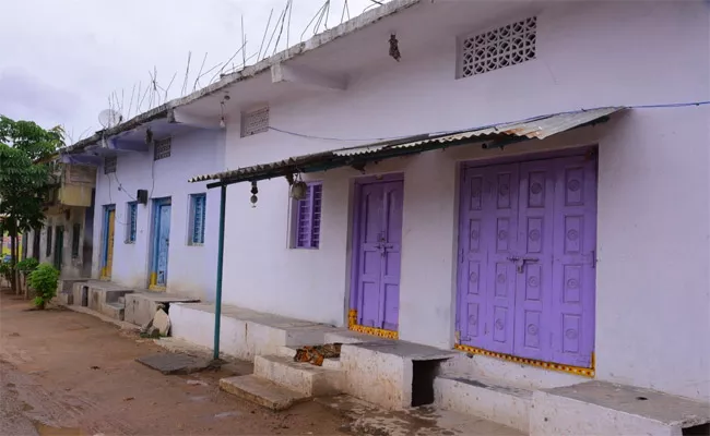 Police Attack On Adultery Houses In Nalgonda - Sakshi