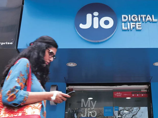 Happy Hours! Reliance Jio To Disrupt Broadband Market With Low Pricing - Sakshi