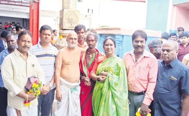 Dalit devotee In Chilukuru Balaji Service - Sakshi