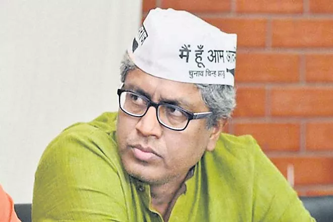 Ashutosh resigns from Aam Aadmi Party - Sakshi
