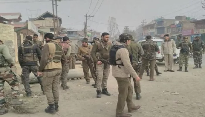 Three Injured In Grenade Explosion In Jammu Kashmir - Sakshi