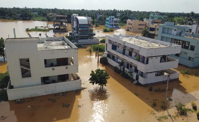 Floods From Red Canal West Godavari - Sakshi