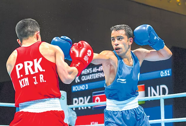  Asian Games: Boxer Vikas Krishan storms into quarters - Sakshi