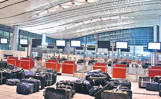 Shamshabad Third Place In Baggage Lifting Cases Hyderabad - Sakshi