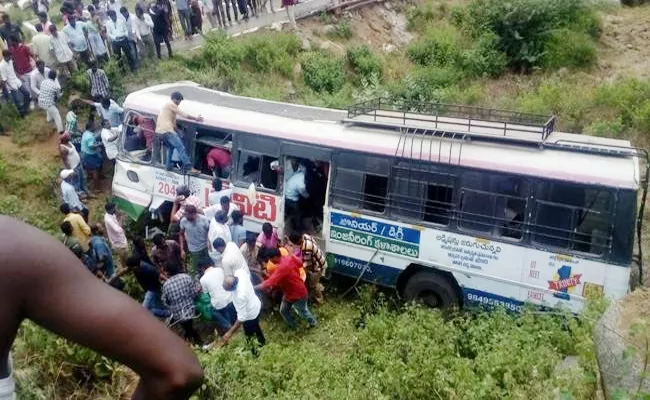 Conductor On Kondagattu Bus Accident - Sakshi
